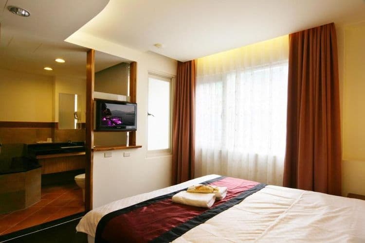 Minghu Bed and Breakfast-4