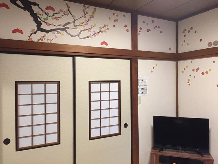 8 min fm Haneda airport/ 6 min fm Kamata st. living room