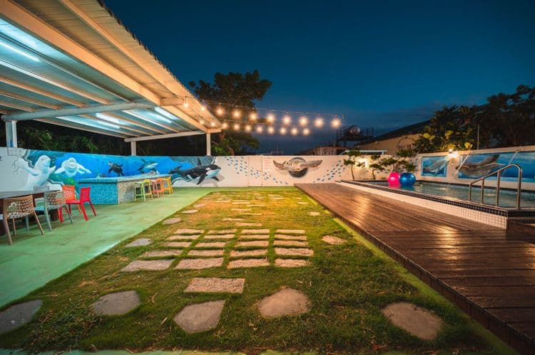 迎薰童話海洋館|18人墾丁包棟 | 戶外戲水池&BBQ烤肉&KTV&兒童遊戲區 | 恆春老街-11