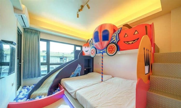 金朵民宿 | 房內溜滑梯、球池-8