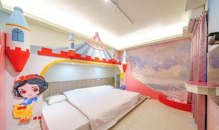 金朵民宿 | 房內溜滑梯、球池-2