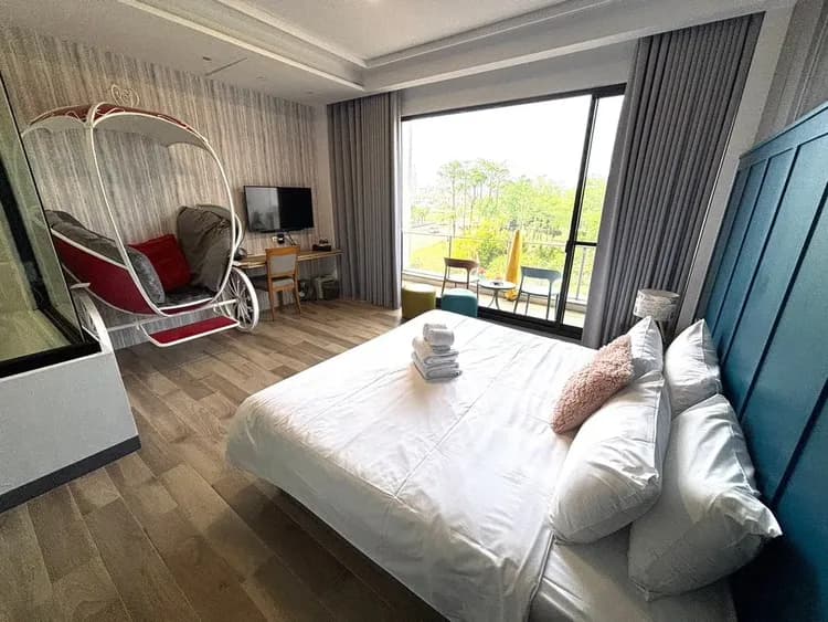 Tainan Anping All-Room B&B | 4-16 Person Room Rental | Elevator & Garden View Luxury Residence | Features Hand-Played Mahjong, Kitchen, Bathtub | Luxury Residence Experience | Soft Water System | Essential Oil Bath Products | Near Yuguang Island-5