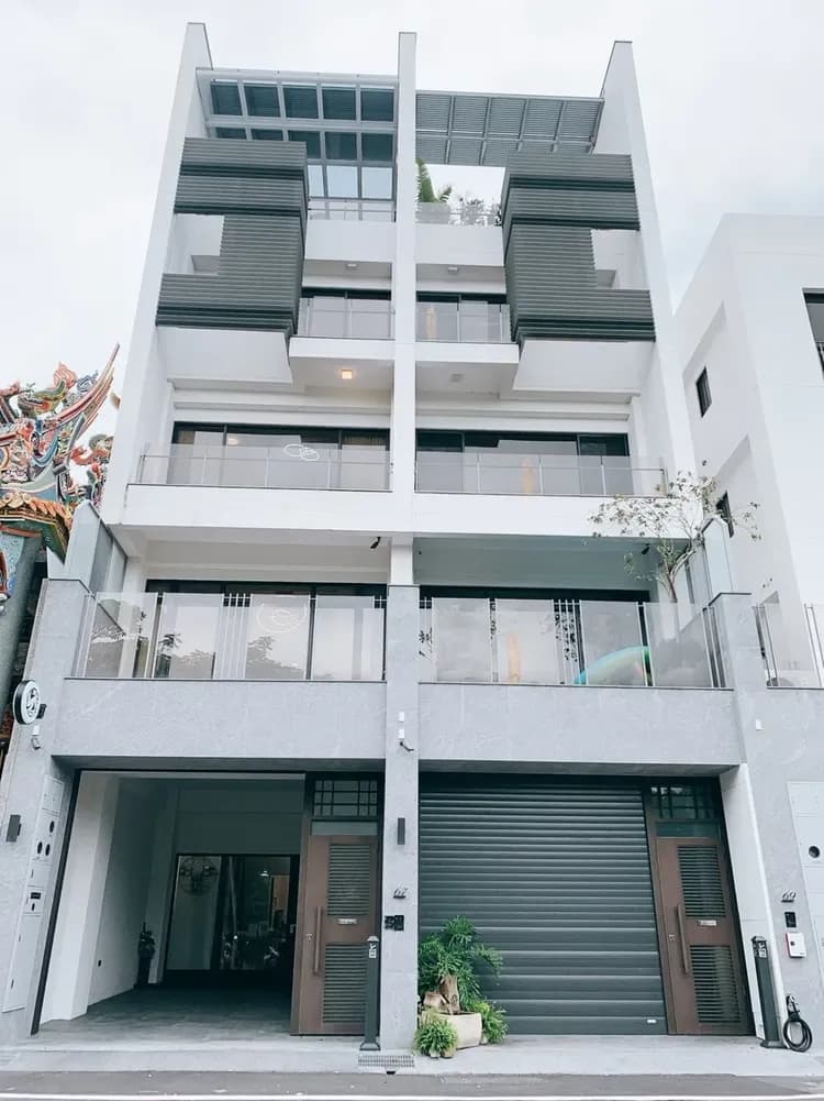 Tainan Anping All-Room B&B | 4-16 Person Room Rental | Elevator & Garden View Luxury Residence | Features Hand-Played Mahjong, Kitchen, Bathtub | Luxury Residence Experience | Soft Water System | Essential Oil Bath Products | Near Yuguang Island-6