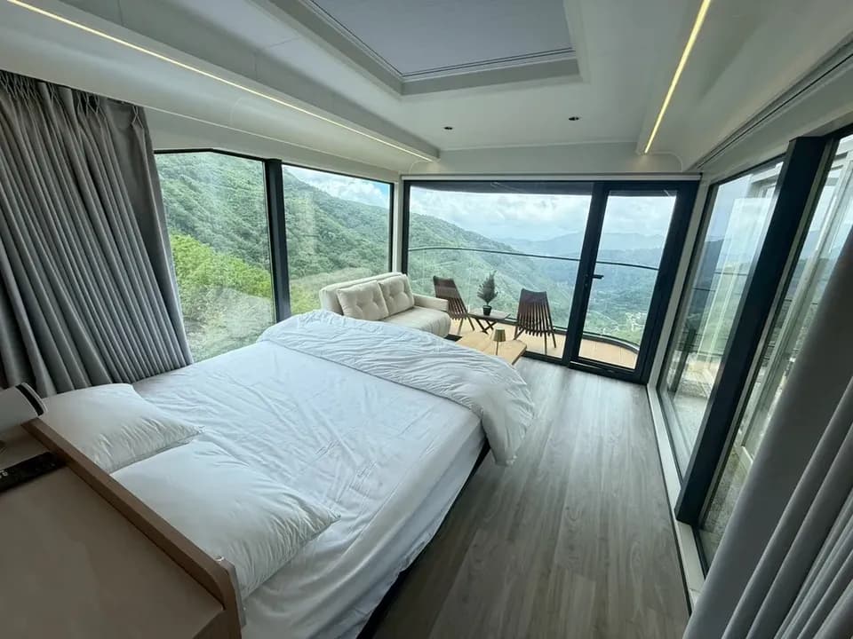 "虹夕尖石" 太空艙