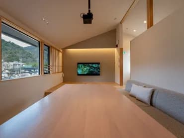 【本棟】リビング/6名利用でもゆとりがある広々リビング