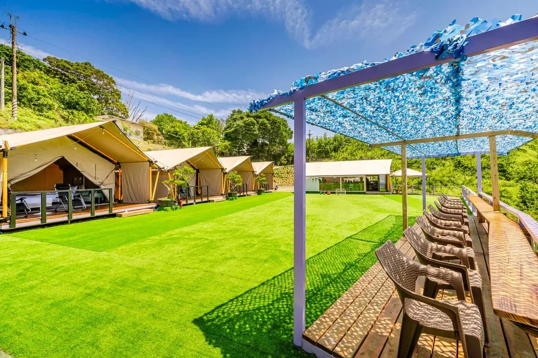 苗栗縣-山頂動人休閒農場Glamping|免搭帳免裝備|豪華懶人露營