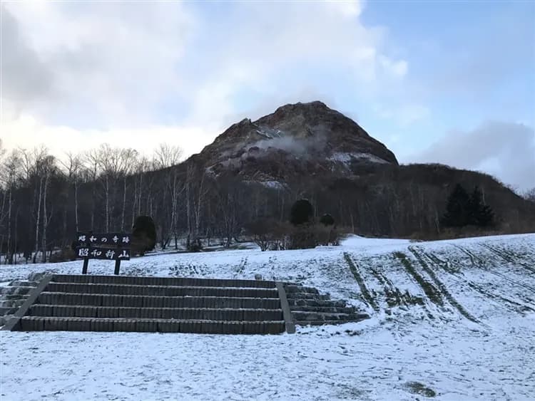 特選北海道旅遊|冬季雪盆戲雪.札幌白色燈樹節.函館夜景纜車.洞爺湖.海洋公園.企鵝遊行.小樽音樂盒堂.三大蟹雙溫泉五日-5