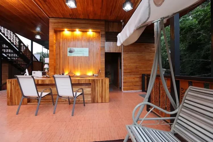 Check-in/check-out kiosk