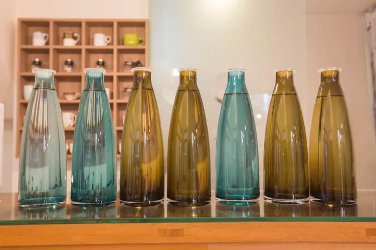 Check-in/check-out kiosk