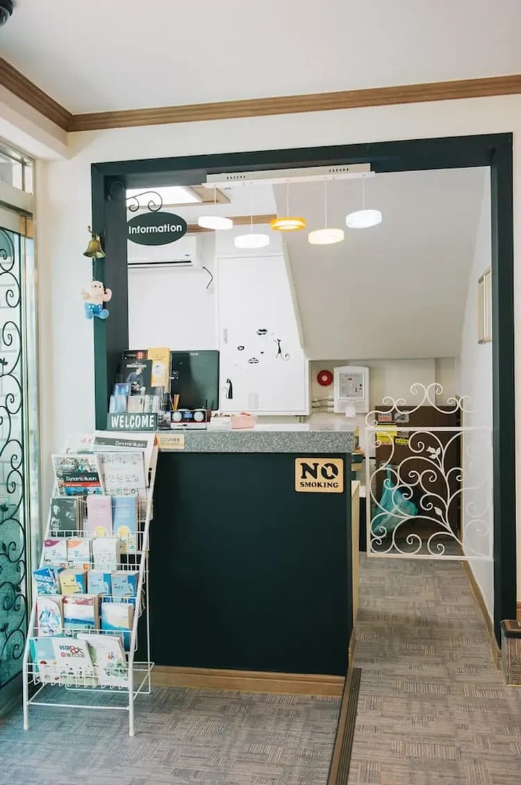 Check-in/check-out kiosk