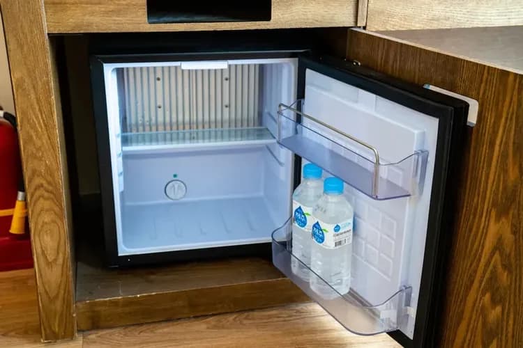 Mini-refrigerator