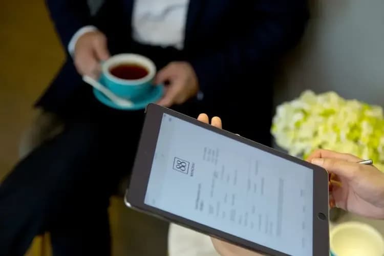 Check-in/check-out kiosk