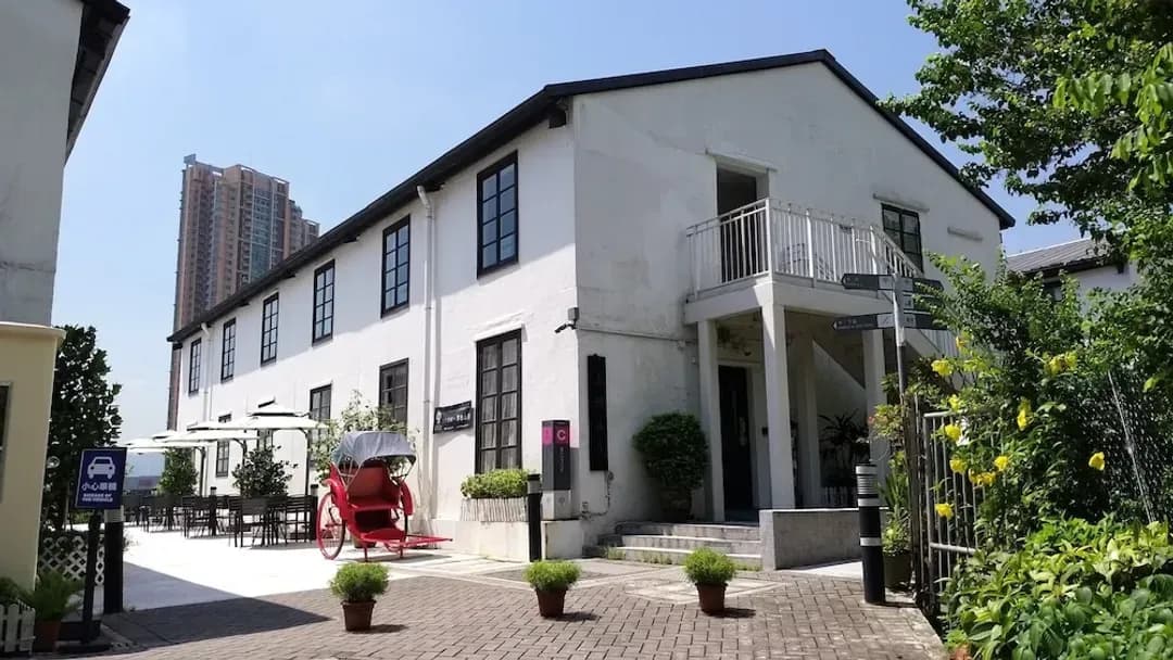 가우룽-자오 쭝이 아카데미, 헤리티지 로지