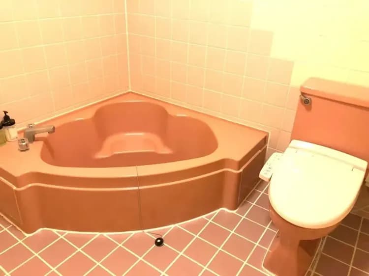 Deep soaking bathtub