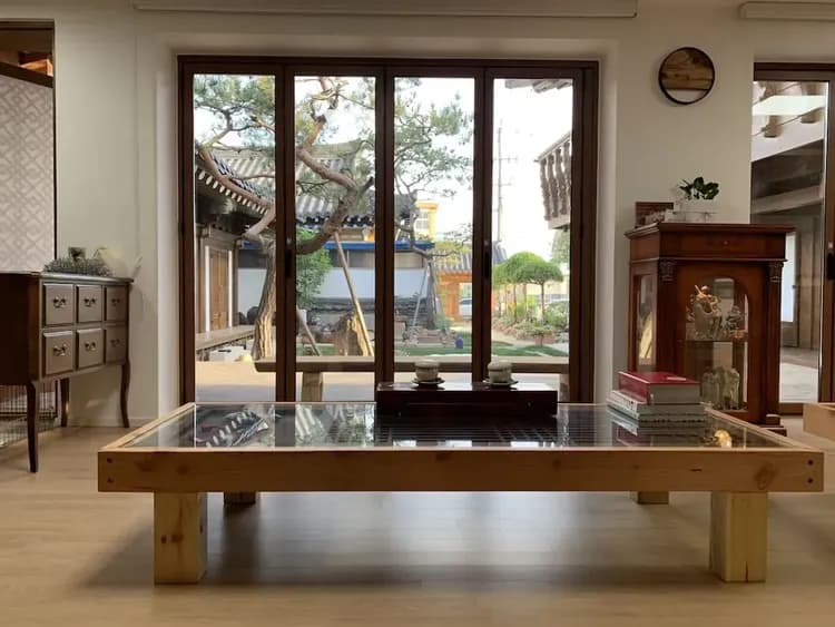 Check-in/check-out kiosk