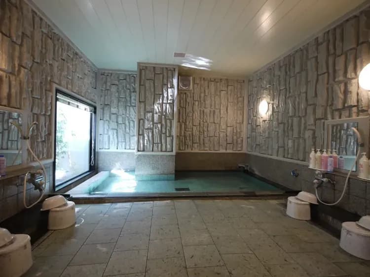Indoor spa tub