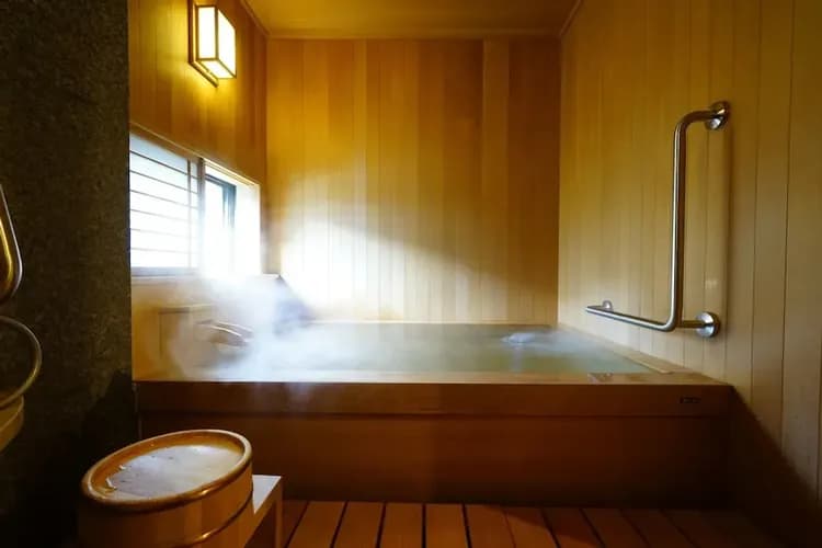 Deep soaking bathtub