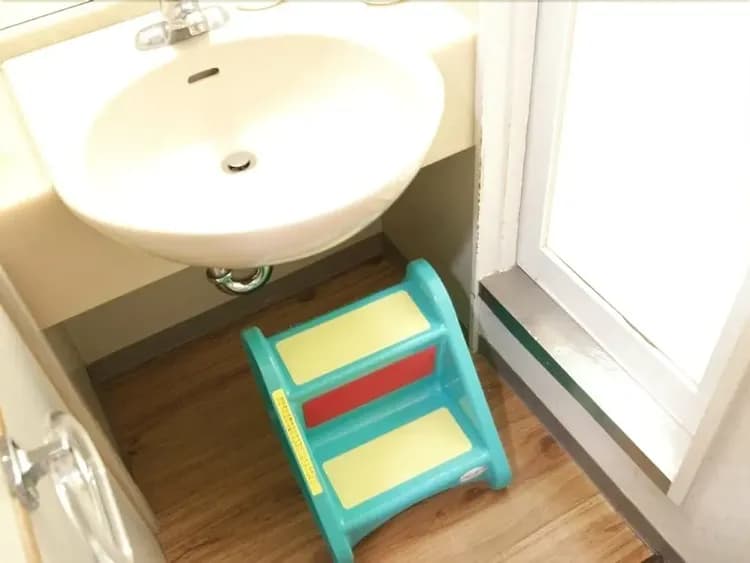 Bathroom sink