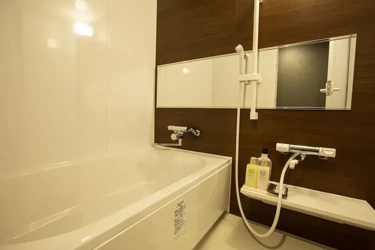 Deep soaking bathtub