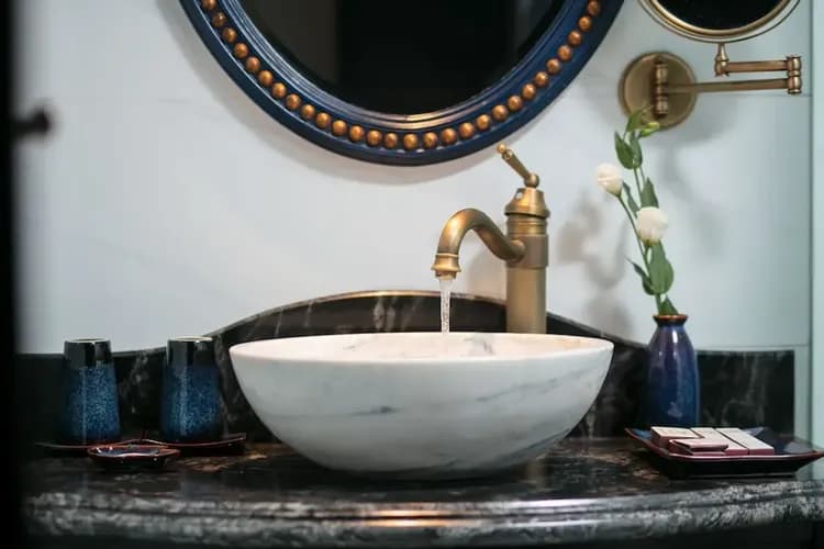 Bathroom sink