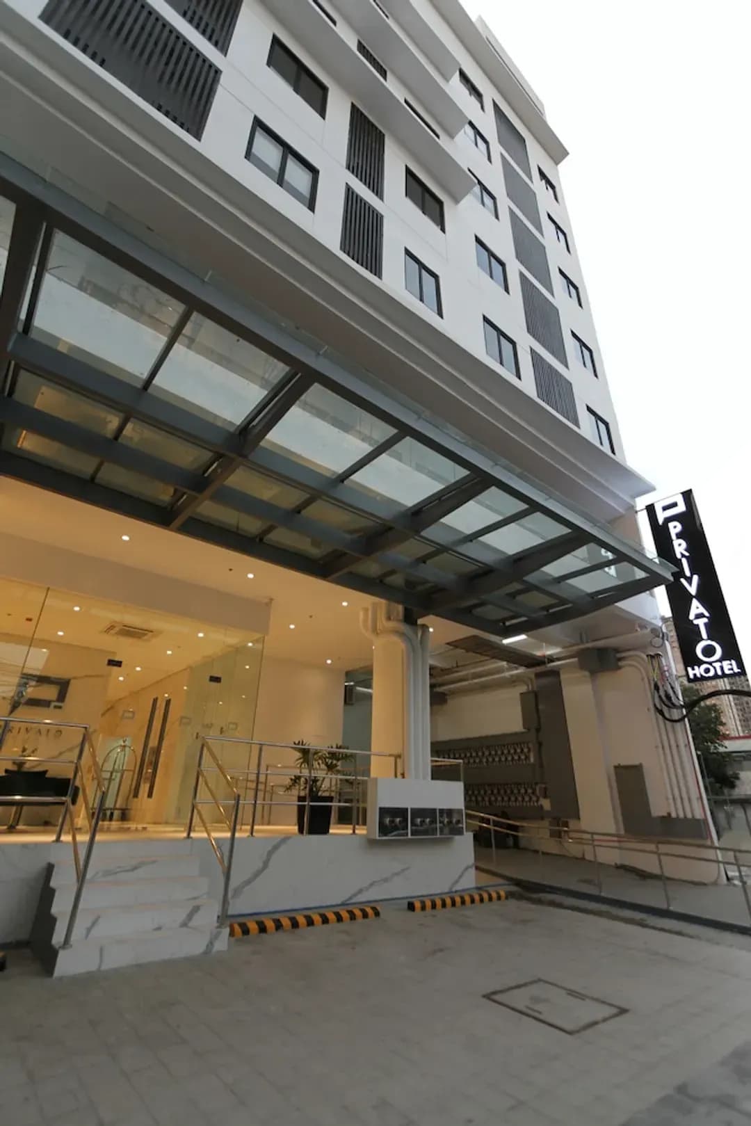 Metro Manila-Privato Makati