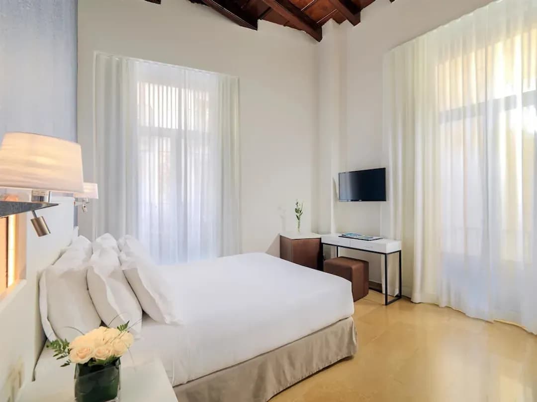 加泰隆尼亞-拉斯皮 H10 飯店