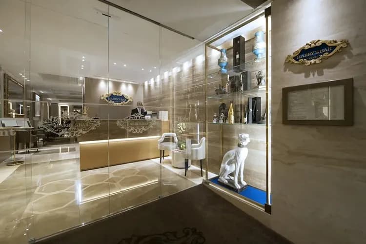 Check-in/check-out kiosk