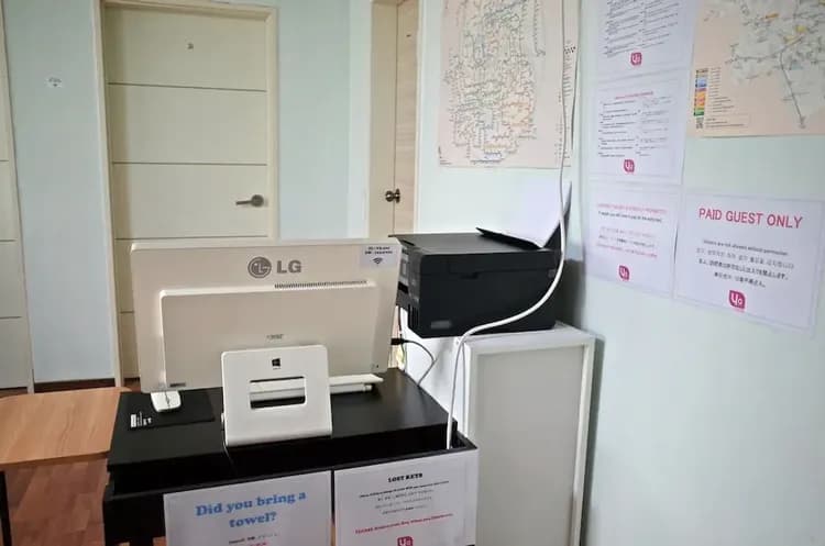 Check-in/check-out kiosk