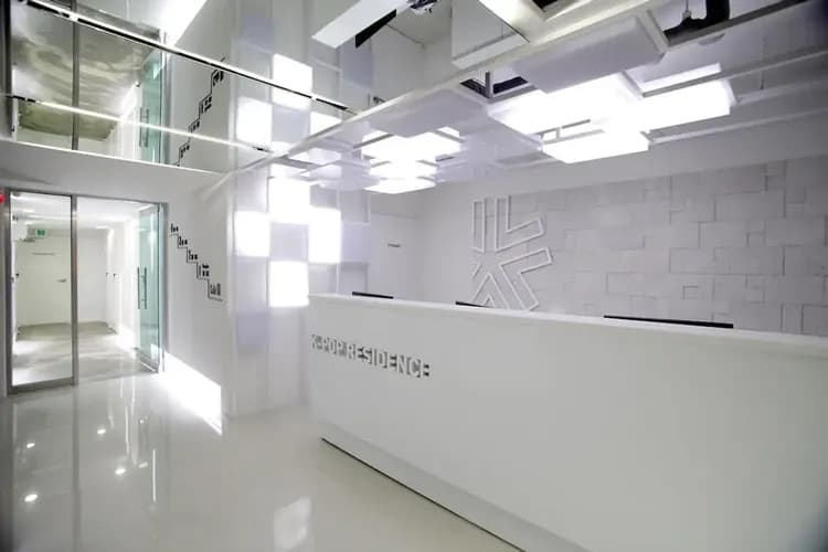 Check-in/check-out kiosk