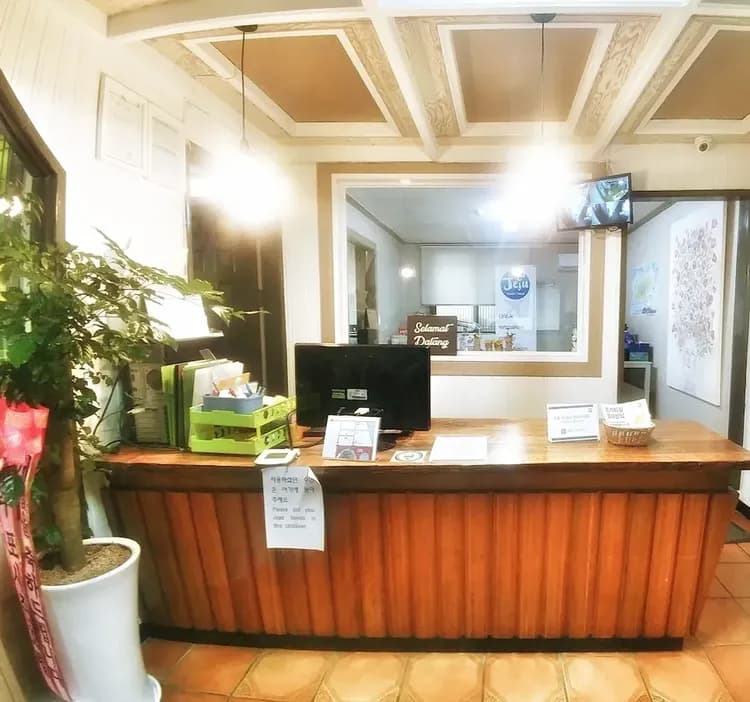 Concierge desk