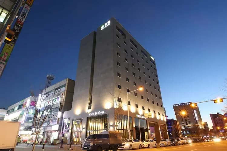 Front of property - evening/night