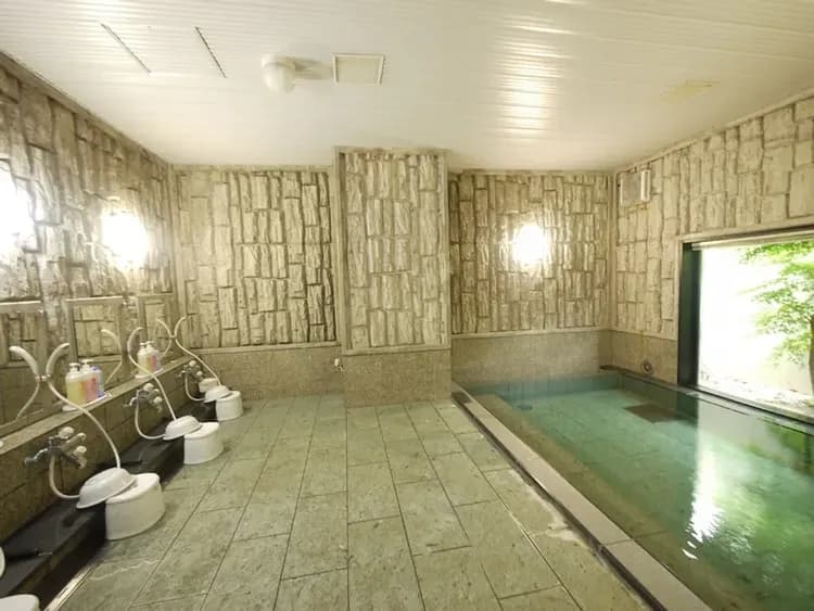 Indoor spa tub