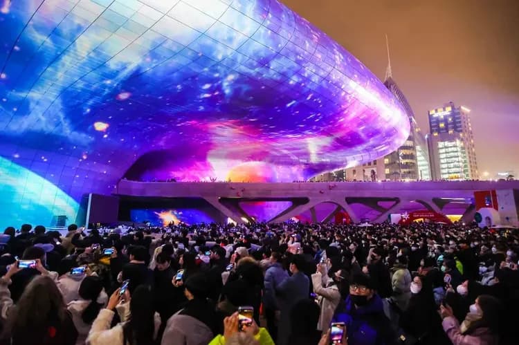 於東大門設計廣場自由參與 2025新年倒數活動