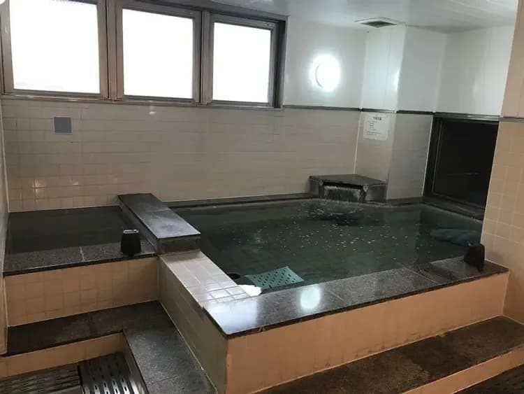 Indoor spa tub