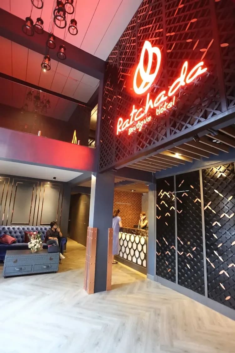 Check-in/check-out kiosk