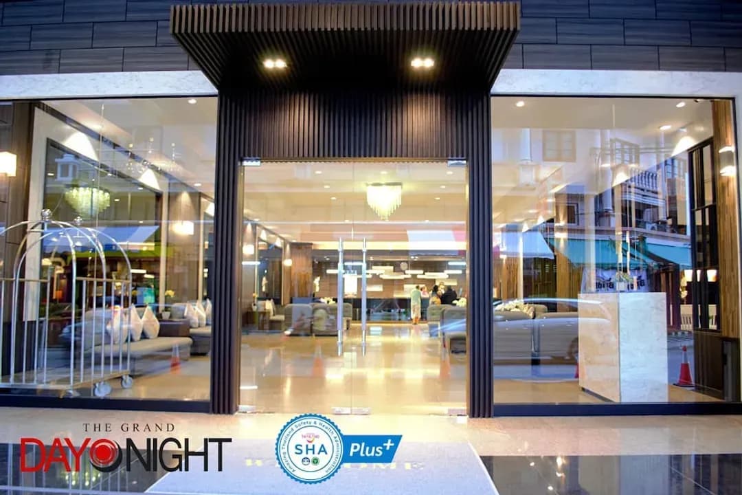 Chonburi-The Grand Day Night