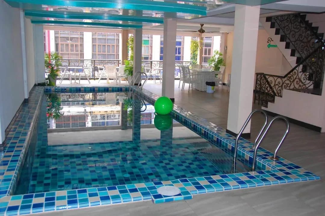 春武里府-芭堤雅蘭德皇家公寓酒店