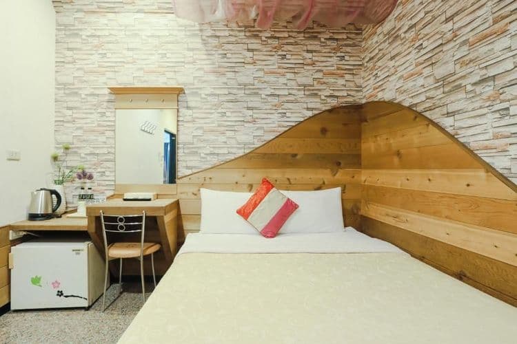 興吉旅店 | 室內公共空間自行車停放-11