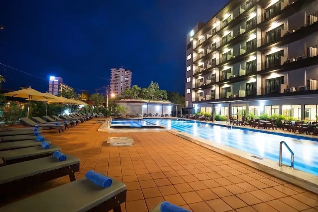 春武里府-薩弗飯店