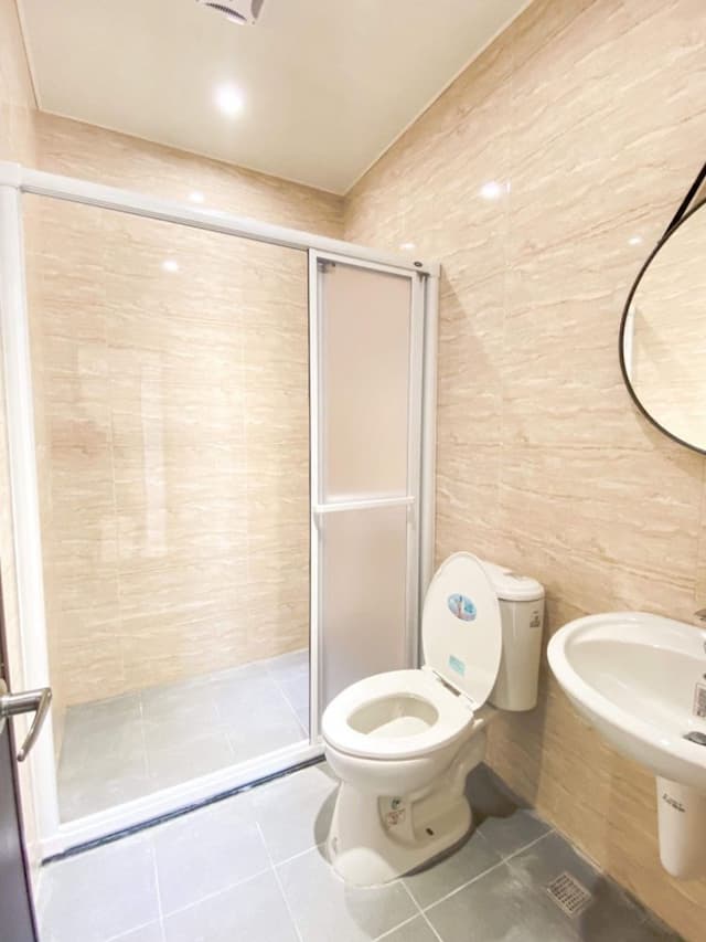 Chill breathed a sigh of relief-entire house-7