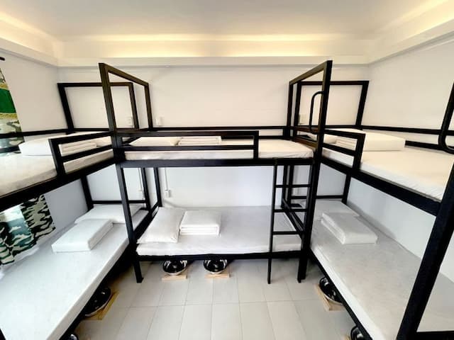 Hunan Highland Barracks Homestay l Camping-6 person bunk beds with bathroom-1