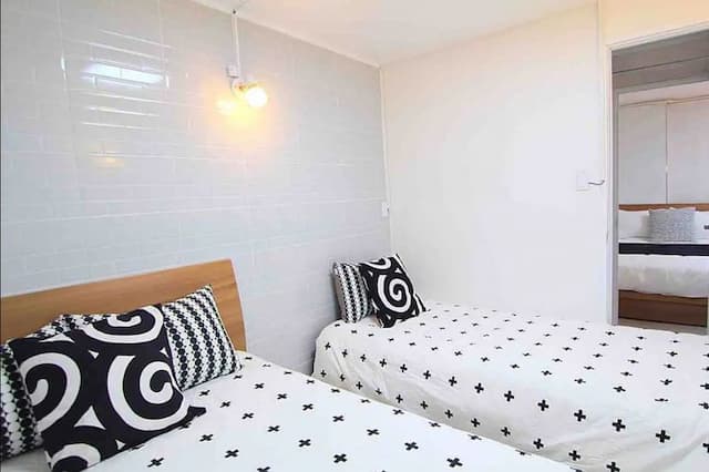 Chan &Suji IV(6 minutes walk to the train station)-7-11 People *This is a semi-underground room*-3