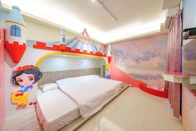 金朵民宿 | 房內溜滑梯、球池-白雪公主四人房-3