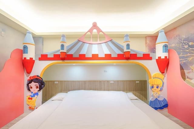 金朵民宿 | 房內溜滑梯、球池-白雪公主四人房-1