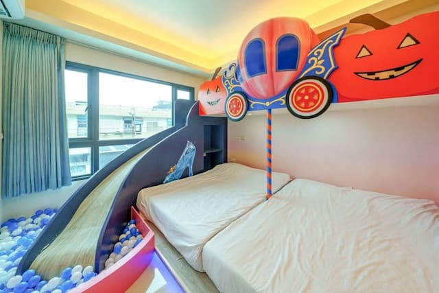 金朵民宿 | 房內溜滑梯、球池-仙履奇緣四人房-2