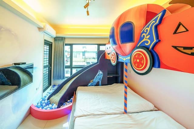 金朵民宿 | 房內溜滑梯、球池-仙履奇緣四人房-4