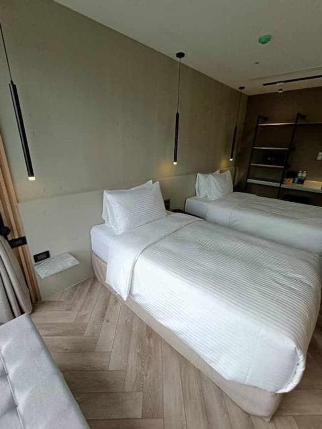 HOTEL LEISURE Kaohsiung-Deluxe Twin Room-3