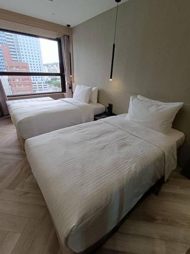 HOTEL LEISURE Kaohsiung-Deluxe Twin Room-2