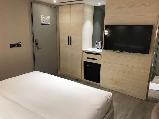 雲端商務旅館|台中館 | 一中街、中華路夜市-無窗客房-2