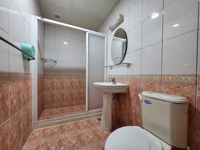 興吉旅店 | 室內公共空間自行車停放-山景四人房-5